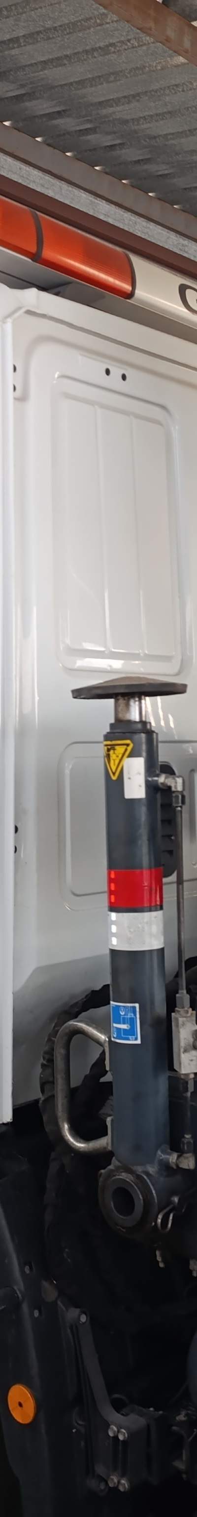 Camión porta vehículos IVECO ML100E18 - Matrícula 1618GYV